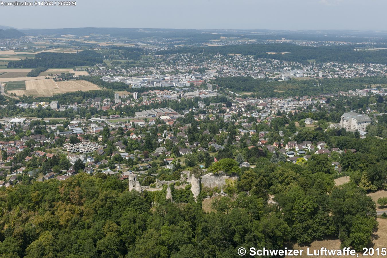 Blickrichtung Dornach - Reinach; rechts Arlesheim mit Goetheanum (Antroposophie Rudolf Steiner)